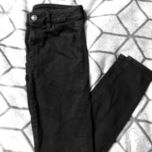 AEO Hi-Rise BLACK jegging size 6